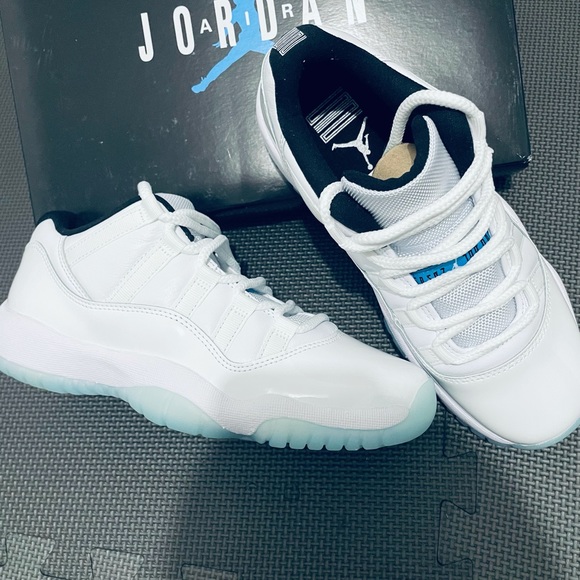 Air Jordan retro 11, brand new size 6.5Y - Picture 4 of 4